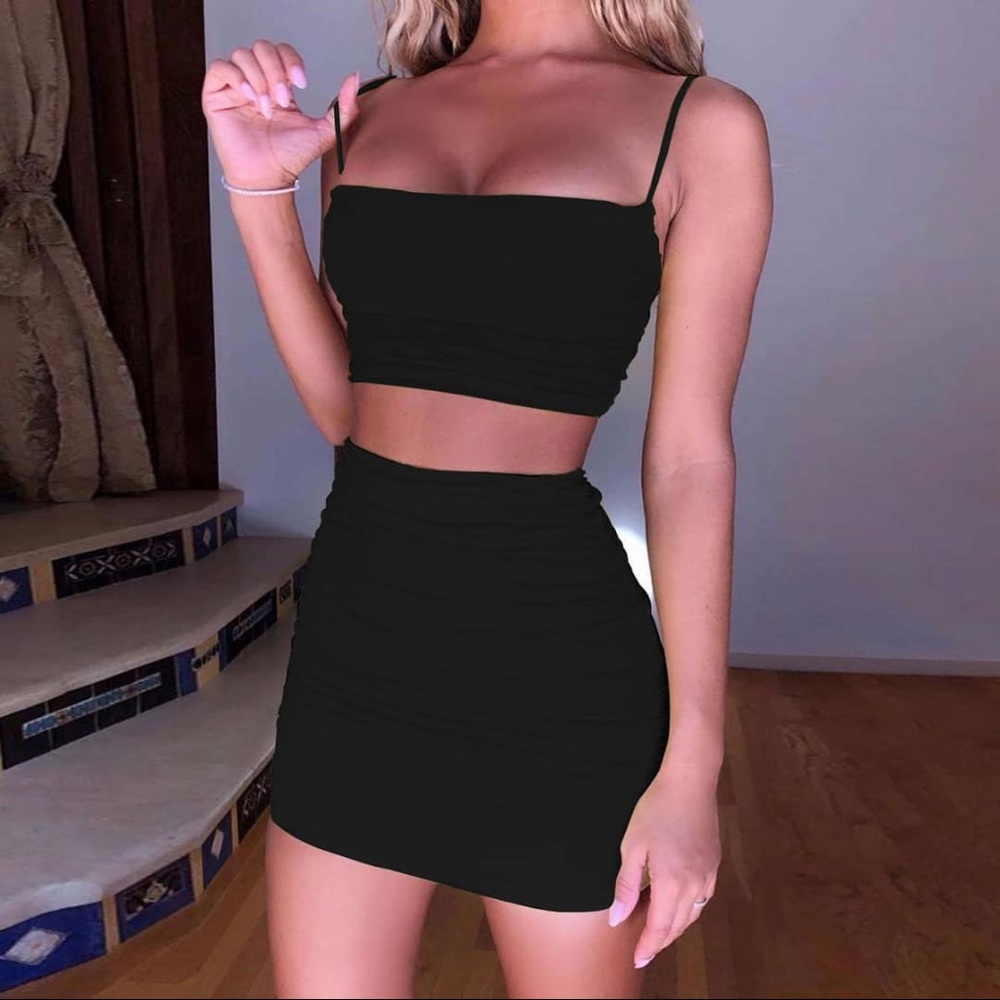 Red two piece! - Picture 6 of 6